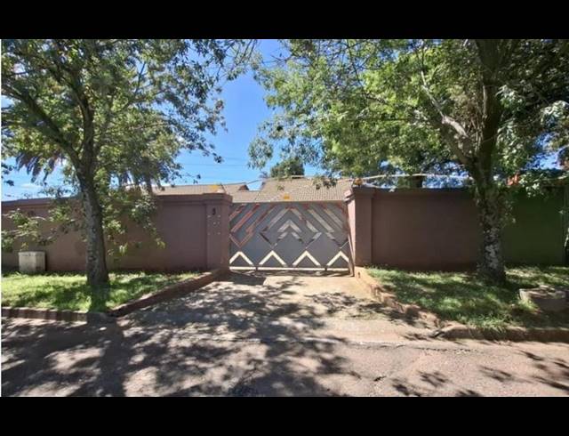 5 BEDROOM HOUSE FOR SALE IN SIMMERFIELD